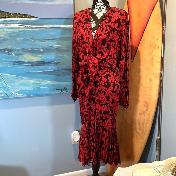 VTG, Barbara Barbara, Gorgeous Tie-Front w/Clasp V-Neck, Twirl-Able Bottom! 10 - Picture 4 of 11